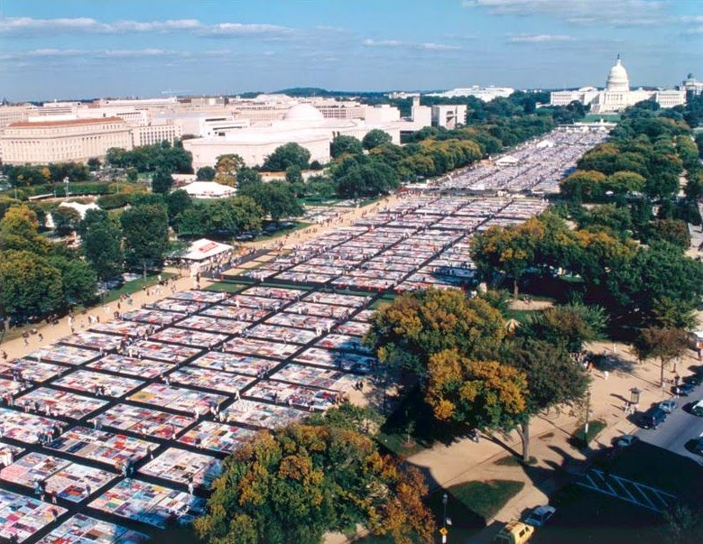 aids-memorial-quilt_The NAMES Project Foundation, Photograph by Paul Margolies